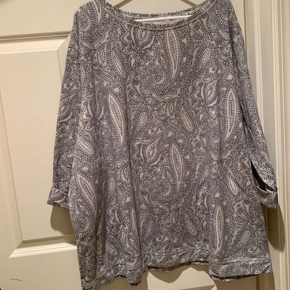 Croft & Barrow 3/4 sleeve gray w black pattern sweat shirt. Women’s plus size 4X